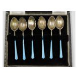 A boxed set of 1924 Birmingham silver teaspoons wi