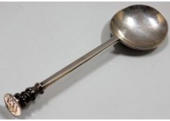 An Edwardian silver Elizabethan seal spoon by Thom