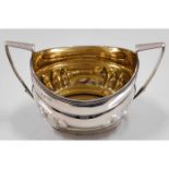 A Georgian gilt lined London silver sugar bowl, da