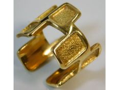 A 1960's avantgarde style 22ct (electronically tes