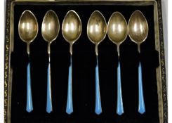 A boxed set of 1924 Birmingham silver teaspoons wi