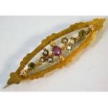 A 9ct gold suffragette style brooch set with peridot, seed pearl & garnet, 2in wide 2.4g