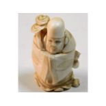 A c.1910 carved Japanese ivory netsuke, 29.1g, 2in