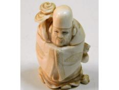 A c.1910 carved Japanese ivory netsuke, 29.1g, 2in