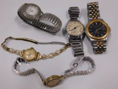 Five wrist watches including a Seiko Kinetic SQ100