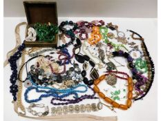 A quantity of vintage costume jewellery including
