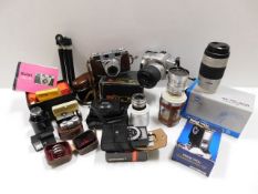 A quantity of mixed camera & photography equipment