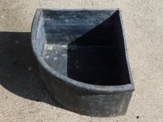 A lead corner trough 18in long to sides, 20in wide