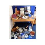 A large quantity of mostly mixed kitchen sundries