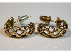 A pair of 9ct gold lattice work earrings, 3.1g (go