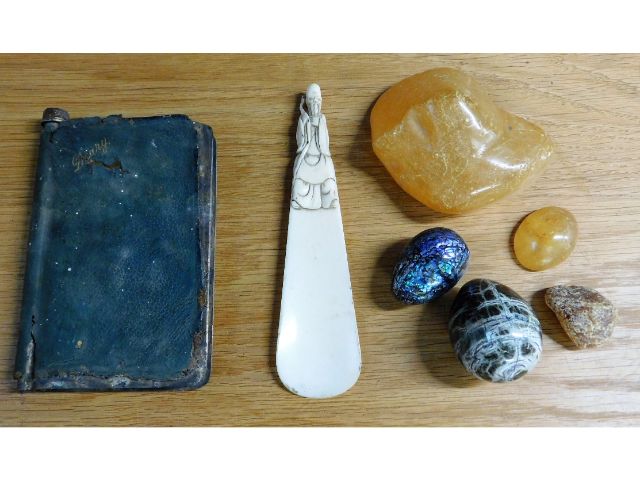 A c.1900 Oriental ivory shoehorn, three pieces of