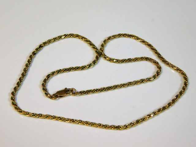 A 9ct gold chain, 16in long, 7.8g