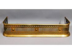 A Victorian brass fender, 36.75in internal width x