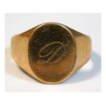 A 9ct gold signet ring, letter D, 7.2g, size T