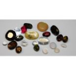 A quantity of mixed semi-precious stones including
