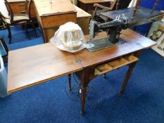 A mahogany Singer sewing machine table & accessori