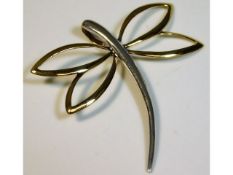 A 9ct two colour gold dragonfly pendant, 1.7g, 40m