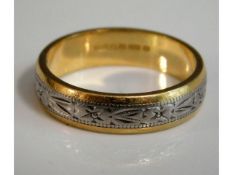 An 18ct two colour gold band, 5.1g, size N