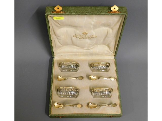 A German cased c.1900 Henrich Mall salt set with c