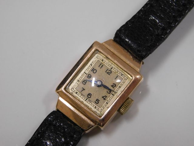 A ladies 9ct gold cased art deco wrist watch