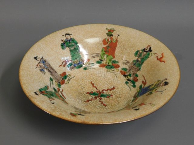 A 19thC. Chinese crackle glaze bowl, featuring the