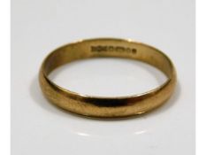 A 9ct gold band, 1.5g, size R