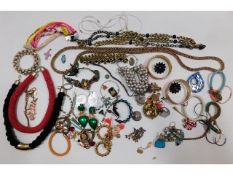 A quantity of costume jewellery