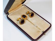 A gents cased Edwardian gilt cuff link & tiepin se