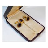 A gents cased Edwardian gilt cuff link & tiepin se