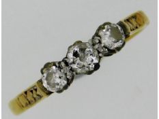 An antique 18ct three stone trilogy ring set with
