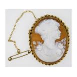 A 9ct gold mounted cameo brooch, 38mm high x 31.25