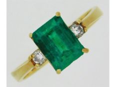 An 18ct gold ring set with 2.27ct of Colombian nat