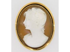 A 14ct gold mounted cameo brooch, 32mm high x 26.5