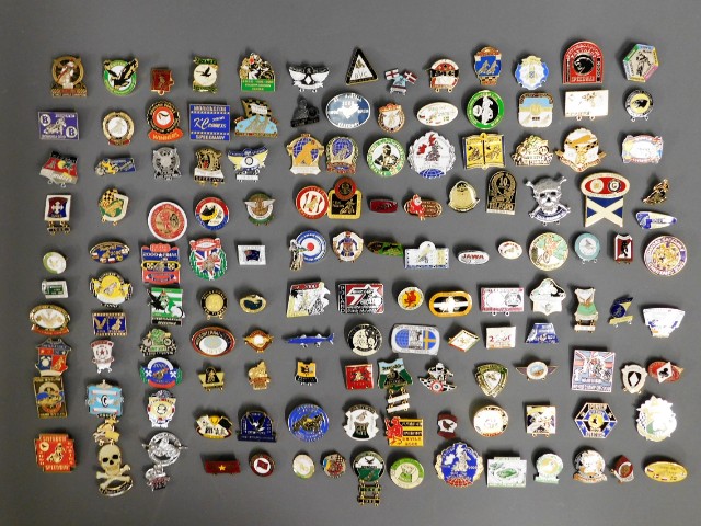 A quantity of 137 speedway related badges includin