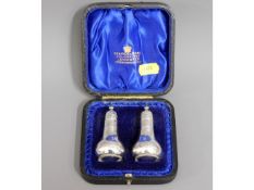 A cased pair of 1901 Sheffield silver peppers by H