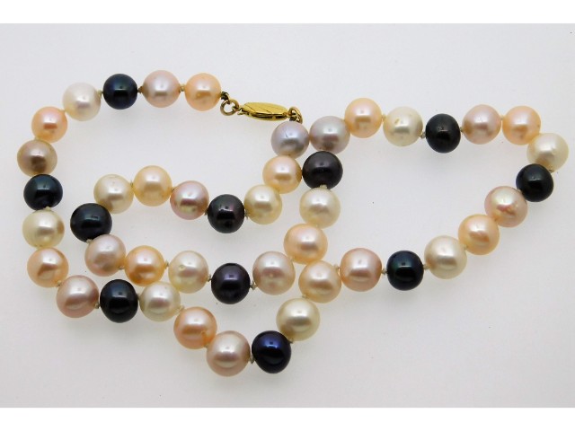 A set of 18in long freshwater pearls, approx. 9mm