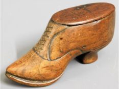 A 19thC. treen snuff box shoe