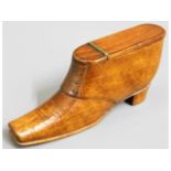 A 19thC. treen snuff box shoe