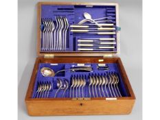 An oak cased Walker & Hall silver plated cutlery s