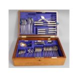 An oak cased Walker & Hall silver plated cutlery s