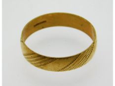 A 9ct gold band, 2.3g, size W