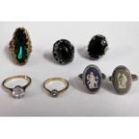 Two silver Wedgwood cameo rings & other jewellery