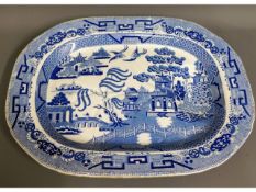 A 19thC. willow pattern meat dish with drainer, 18