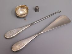 A silver thimble, silver button hook & shoe horn &