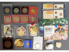 A quantity of mixed coins & commemorative crowns i