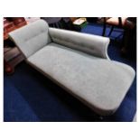 A Victorian upholstered chaise longue, 71in long £80-100