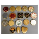 A quantity of eighteen vintage compacts including