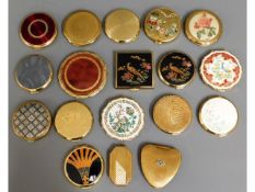 A quantity of eighteen vintage compacts including