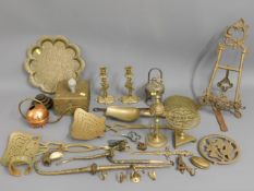 A quantity of mixed brass ware items including a 1