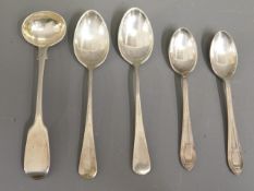 A silver master salt spoon, two silver tea spoons,